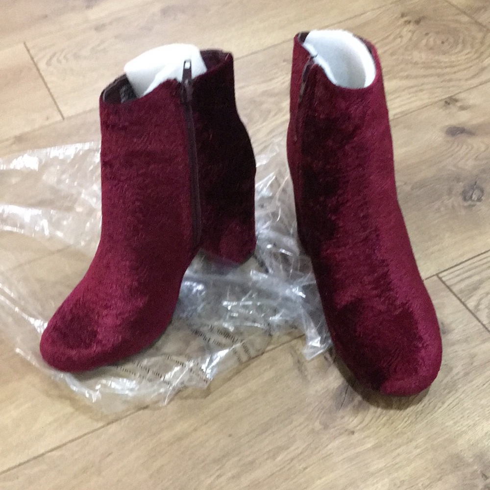 Velvet burgundy flower short boots NEW